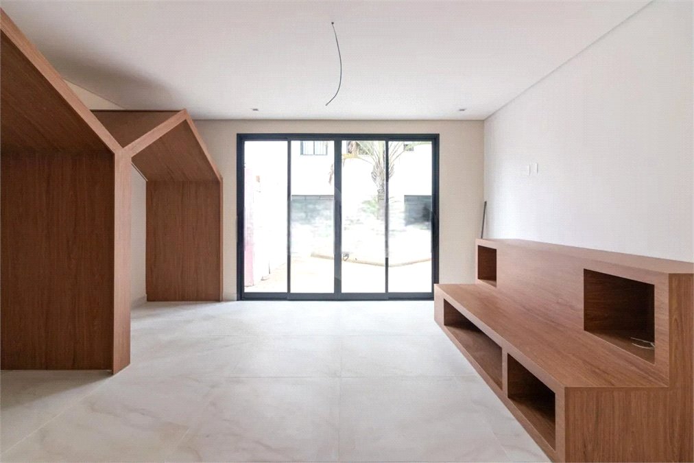 Apartamento à venda com 3 quartos, sendo 2 suítes, em Moema, São Paulo, SP