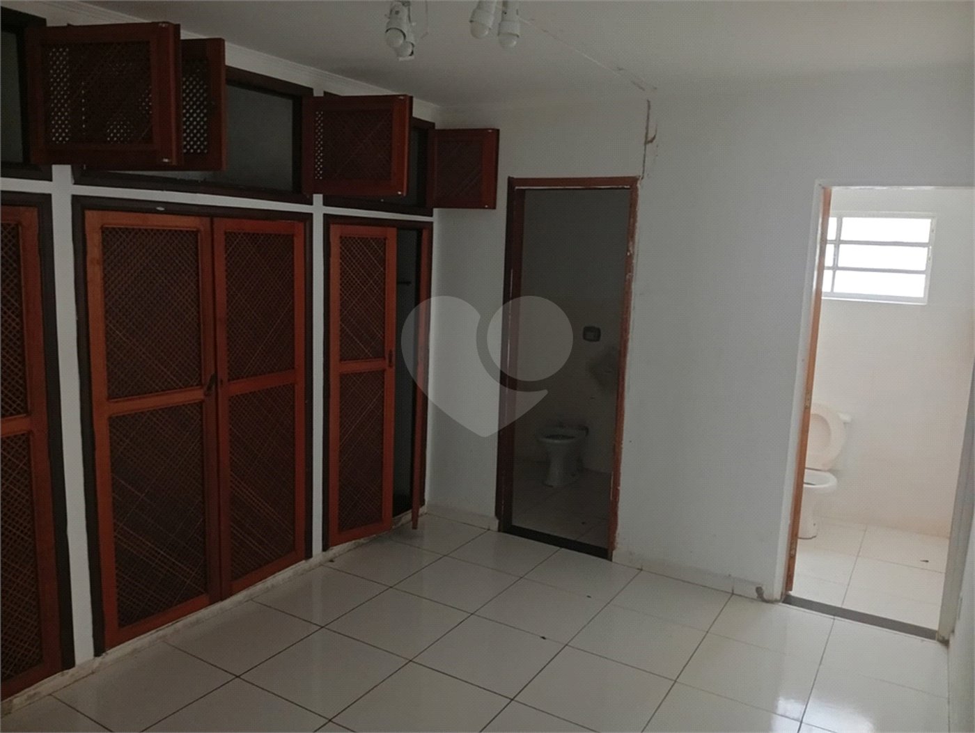 Casa para alugar com 9 quartos, sendo 3 suítes, em Jardim Panorama, Sorocaba, SP