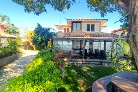 Casa à venda com 5 quartos, sendo 4 suítes, em Manguinhos, Armação dos Búzios, RJ