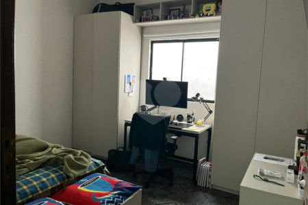 Sobrado à venda com 4 quartos, sendo 1 suíte, em Parada Inglesa, São Paulo, SP
