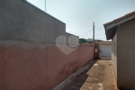 Casa Térrea com 2 dormitórios.