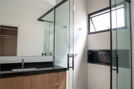 Casa à venda com 3 suítes em Vila Santista, Atibaia, SP