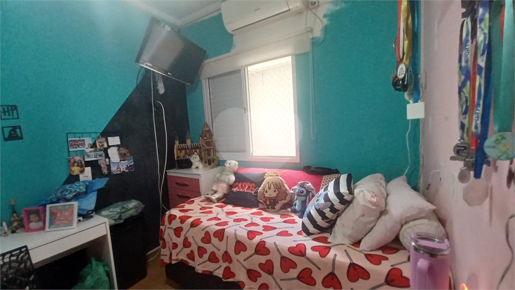 Casa à venda com 3 quartos, sendo 1 suíte, no condomínio Santanna, São Paulo - SP