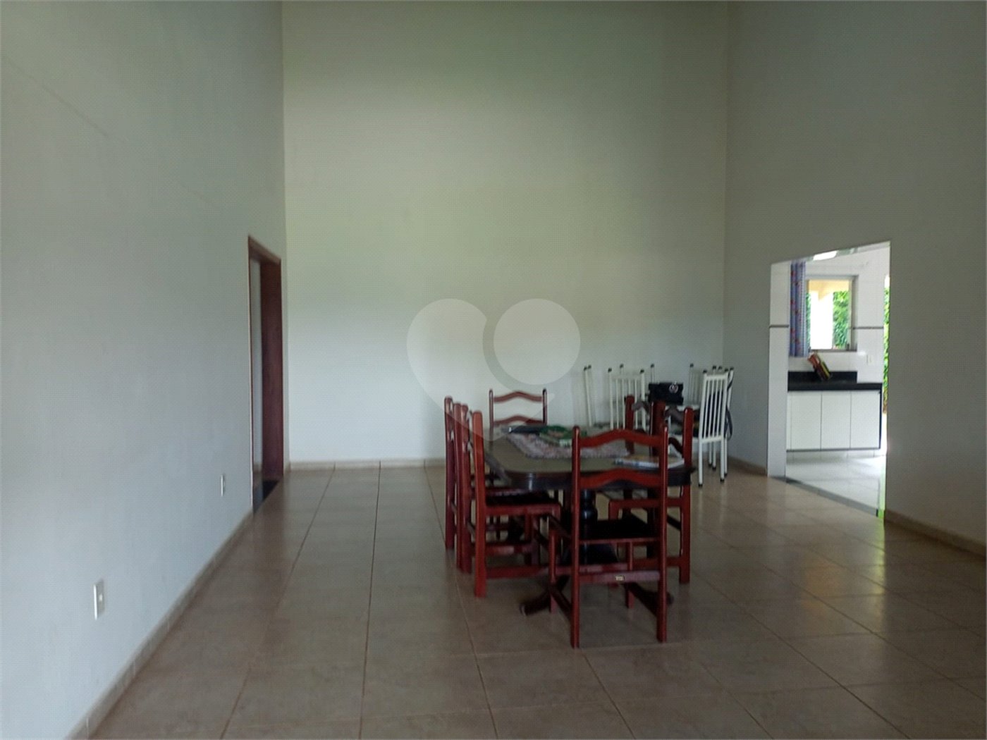 Casa à venda com 4 quartos, sendo 1 suíte,  no condomínio Village da Serra, Araçoiaba da Serra - SP