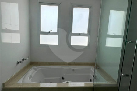 Apartamento à venda com 4 quartos, sendo 2 suítes,  em Vila Oliveira, Mogi das Cruzes, SP