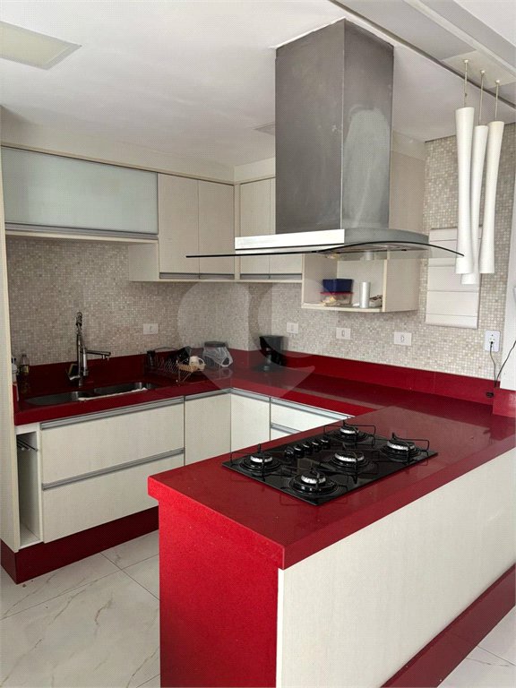 Casa à venda com 3 quartos, sendo 1 suíte, no condomínio Recanto das Araucárias, Suzano - SP