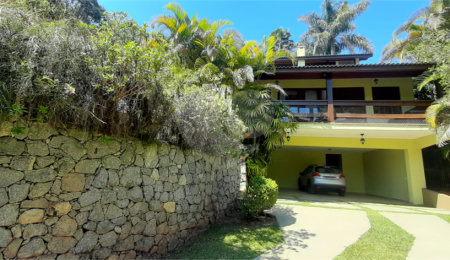 Casa à venda ou para alugar com 4 quartos, sendo 3 suítes,  no condomínio Sausalito, Mairiporã - SP