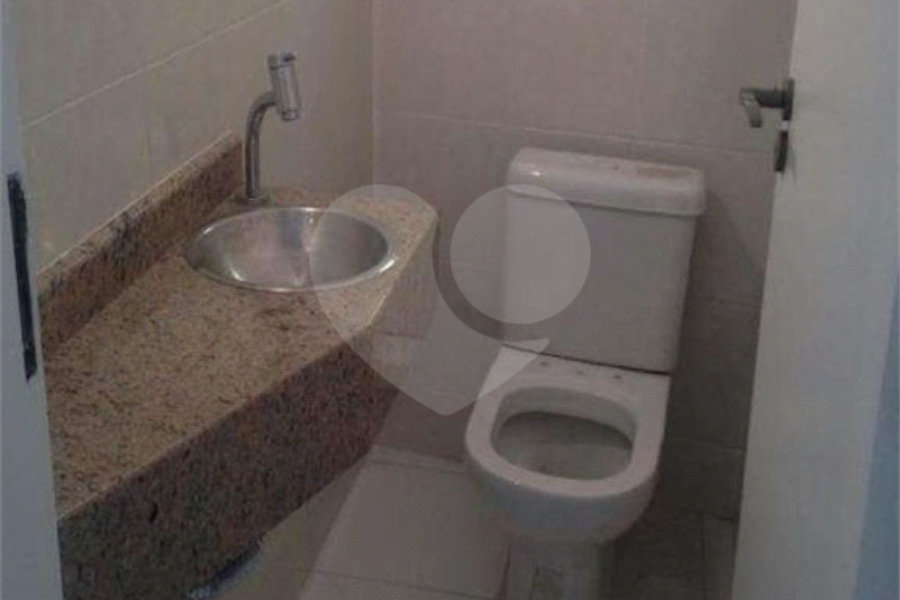 Casa à venda com 3 quartos, sendo 2 suítes, no condomínio Residencial Vegas, São Paulo - SP