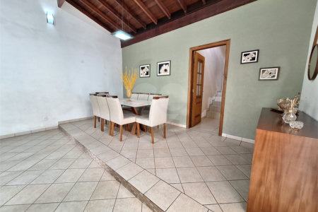 Casa à venda com 4 quartos, sendo 1 suíte, em Santa Cândida, Vinhedo, SP
