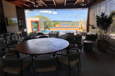 Casa à venda com 6 suítes no condomínio Vila Pinhal, Itirapina - SP