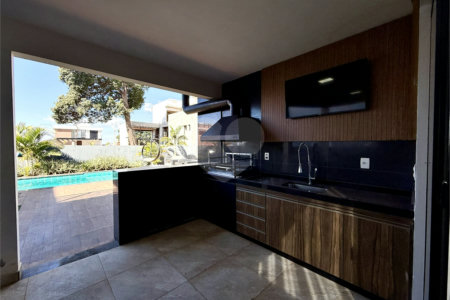 Casa à venda com 3 quartos, sendo 1 suíte,  em Terras de Santa Cristina XIII Setor Marina, Paranapanema, SP