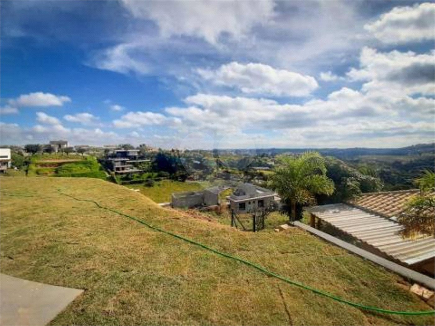 Casa à venda com 3 suítes no condomínio Residencial Jardim Primavera Louveira, Louveira - SP