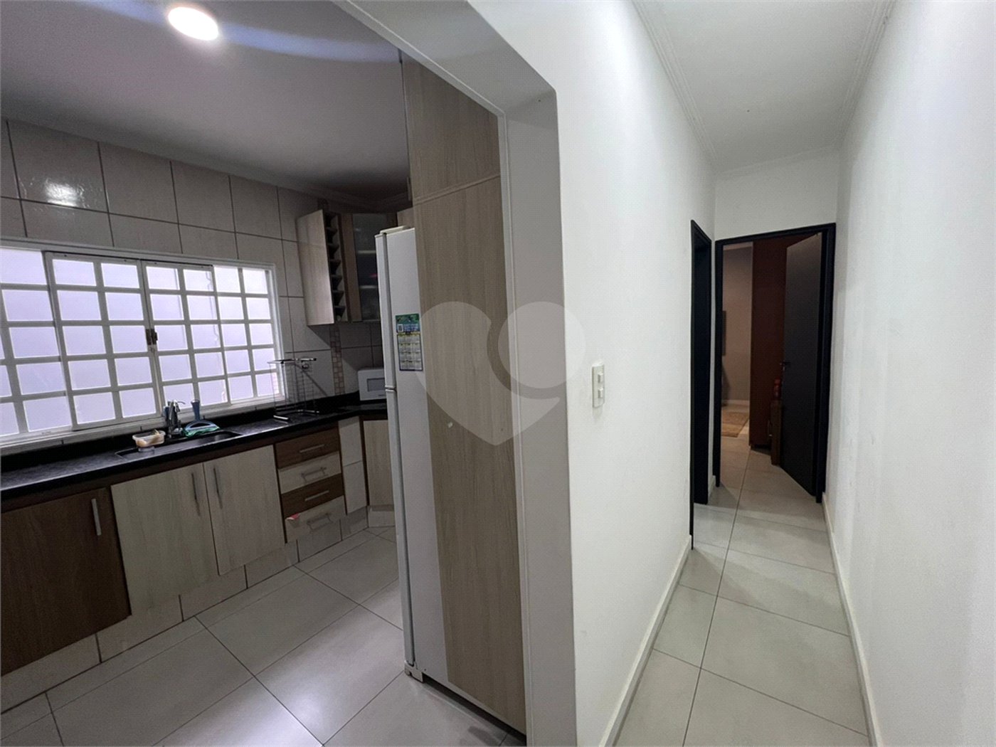 Sobrado à venda com 3 quartos, sendo 1 suíte, em Lopes de Oliveira, Sorocaba, SP