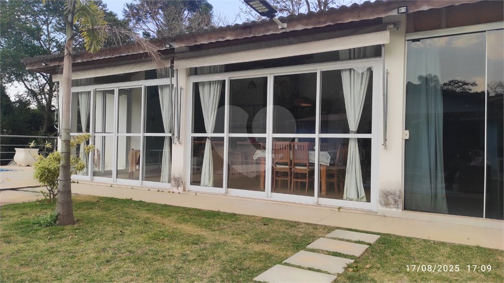 Casa à venda com 3 quartos, sendo 1 suíte, no condomínio Alpes Douro, Bom Jesus dos Perdões - SP