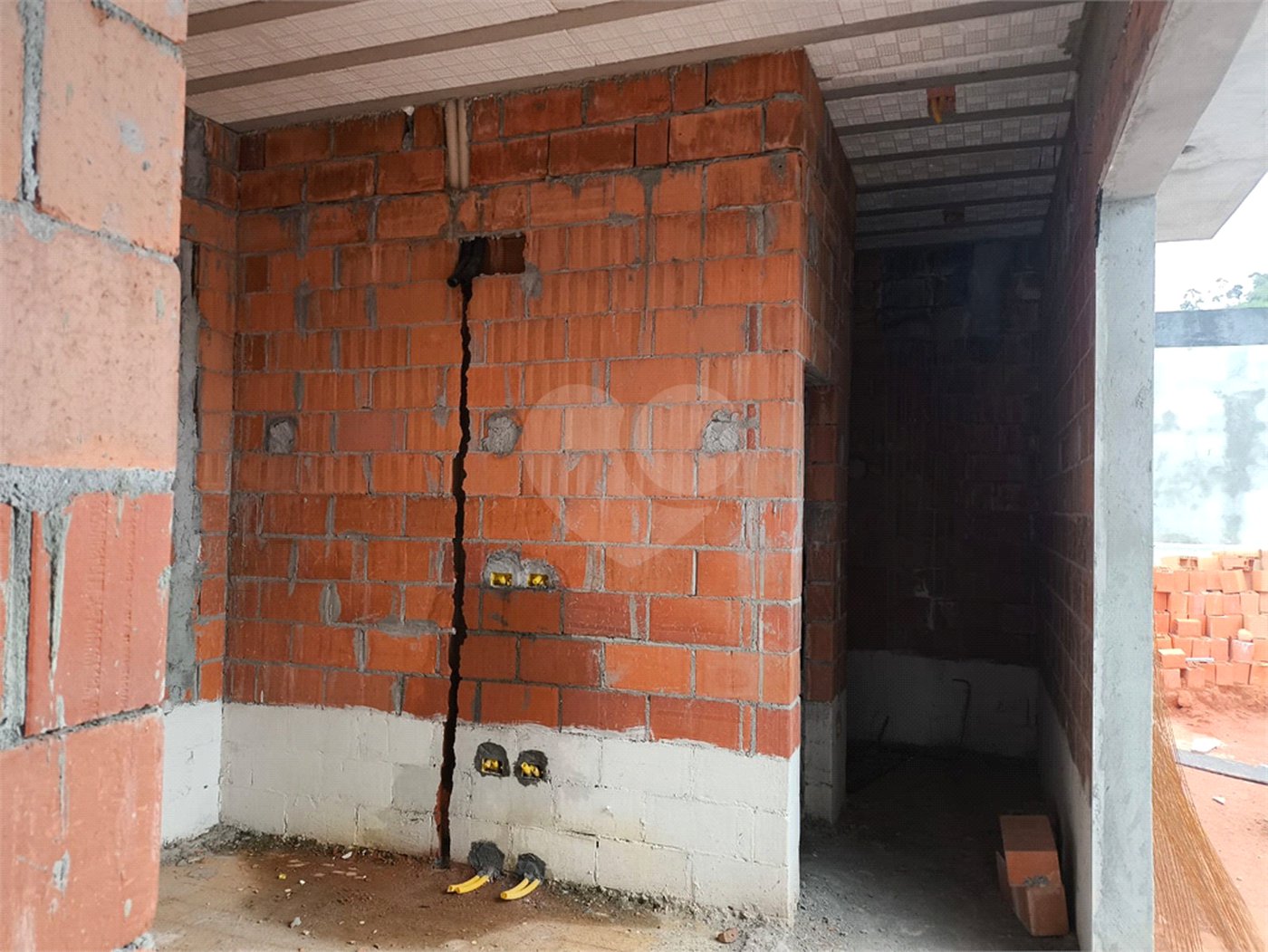Casa à venda com 3 quartos, sendo 1 suíte, no condomínio Loteamento Parque Residencial Serras de Atibaia Ii, Atibaia - SP