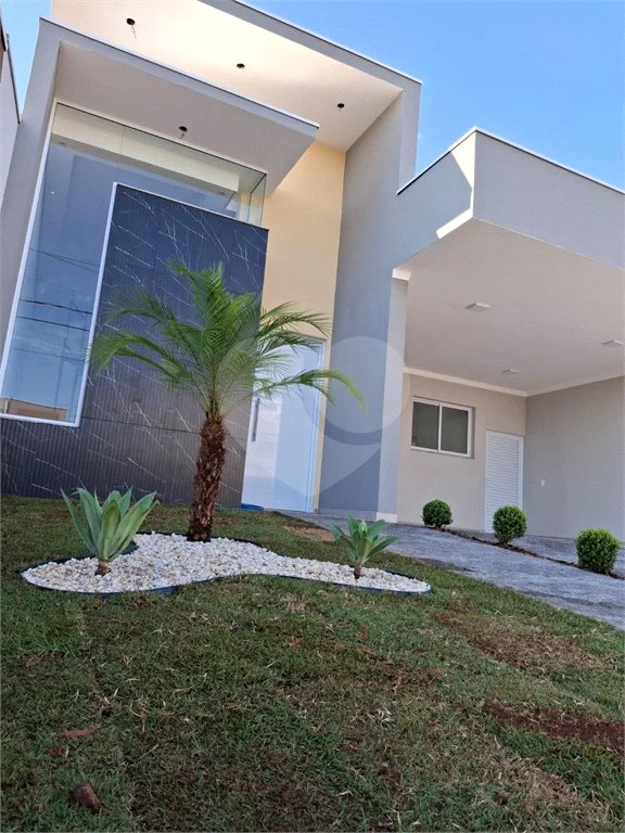 Casa à venda com 3 quartos, sendo 1 suíte, no condomínio Costa das Areias, Salto - SP