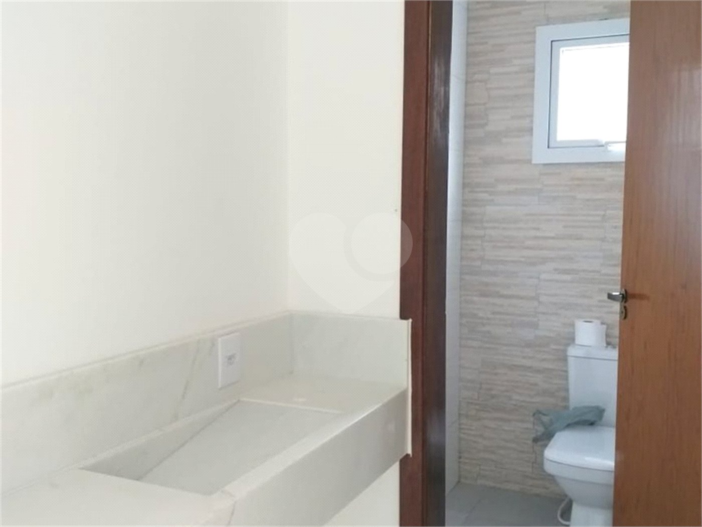 Casa à venda com 2 quartos, sendo 1 suíte, no condomínio Figueira Garden, Atibaia - SP