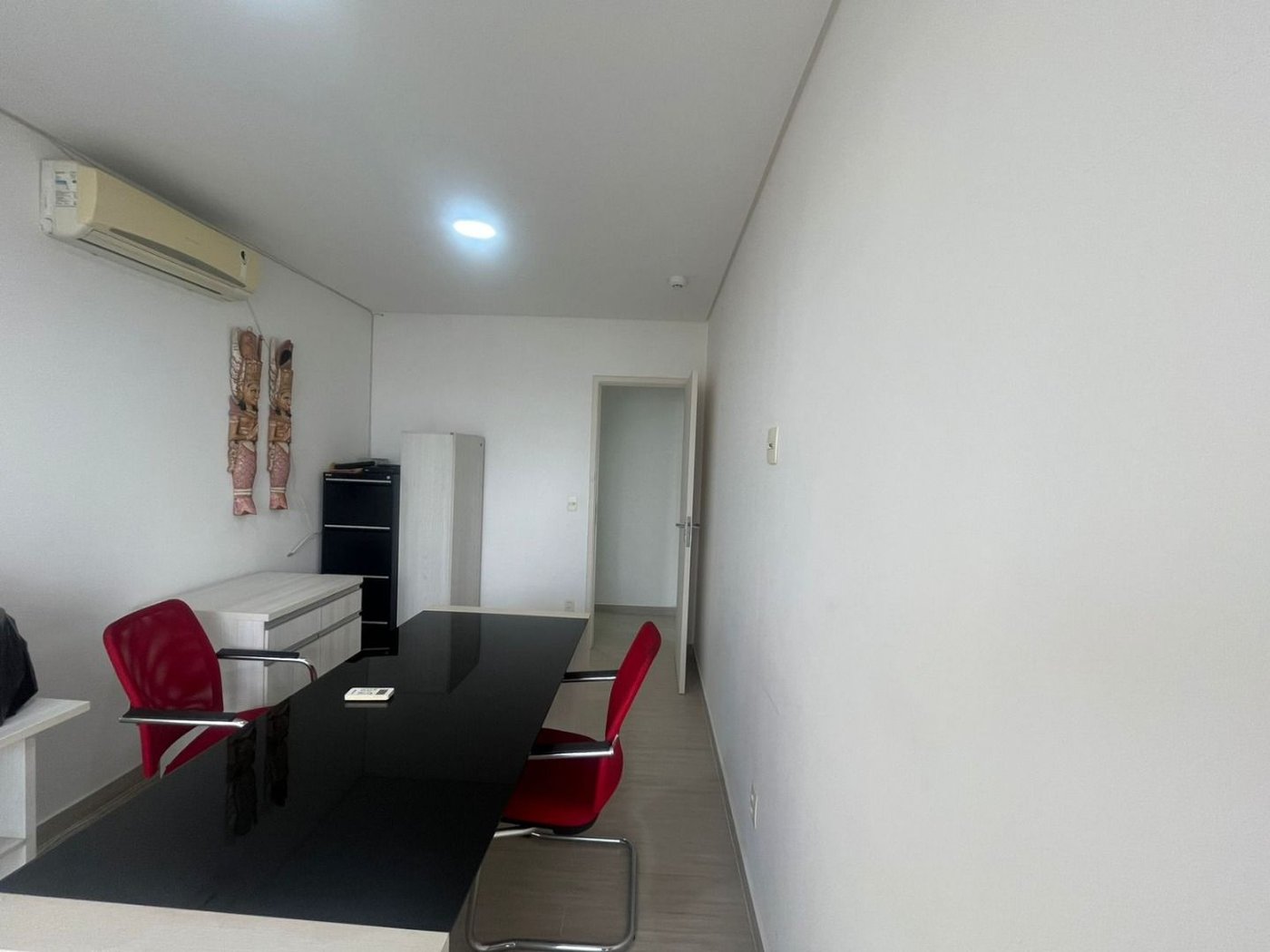 Sala Comercial para Locação Anual no Helbor Offices Santos | Moderna, Mobiliada e Pronta para Uso