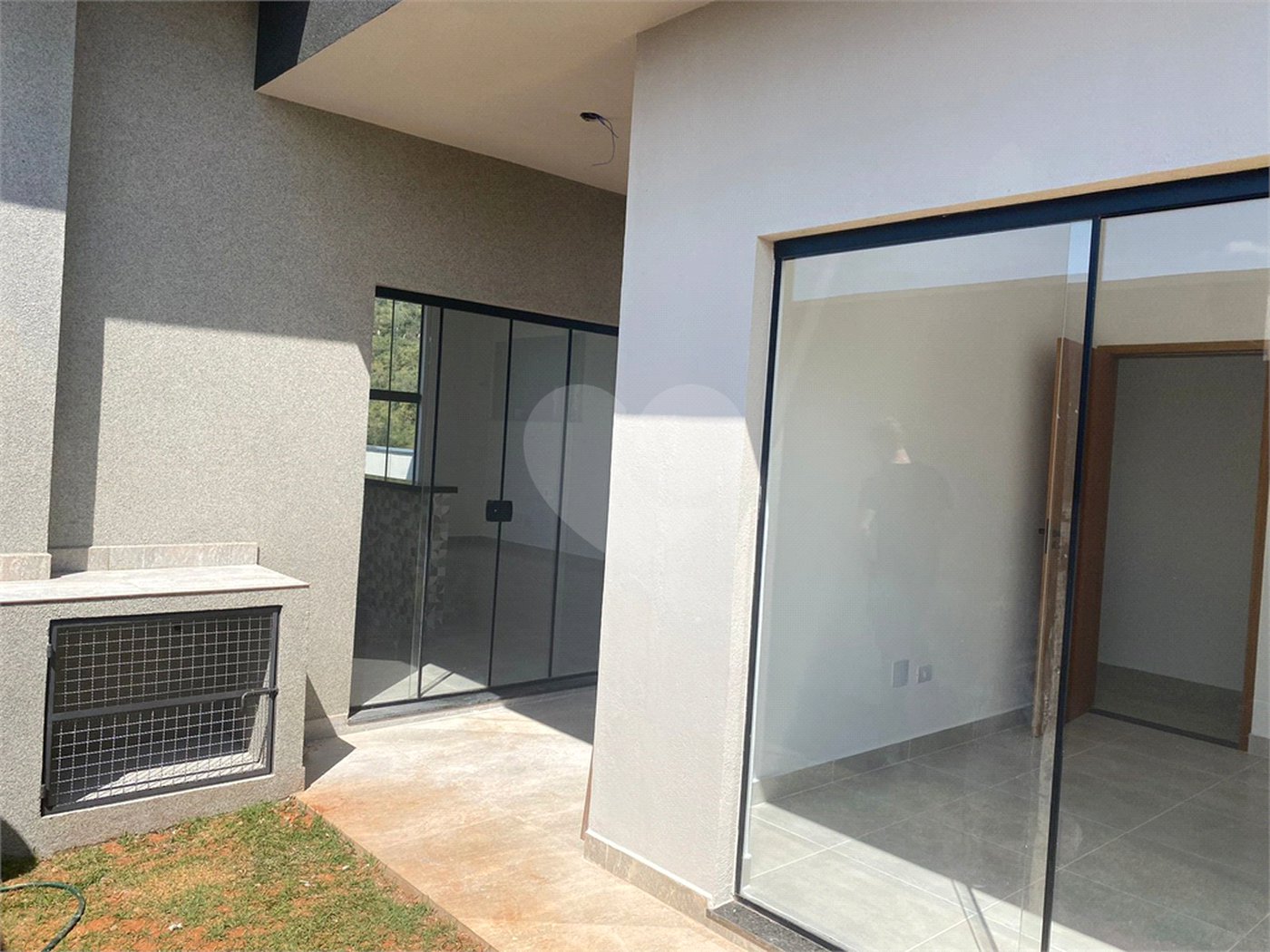 Casa à venda com 3 quartos, sendo 1 suíte, no condomínio Residencial Santa Martha, Bom Jesus dos Perdões - SP