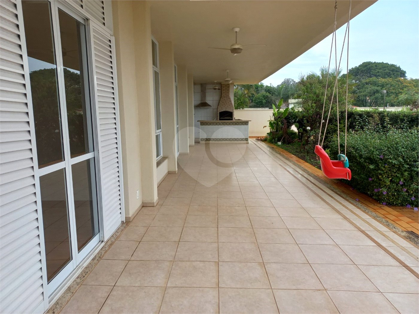 Excelente sobrado a venda no Condomínio Parque Sabará.