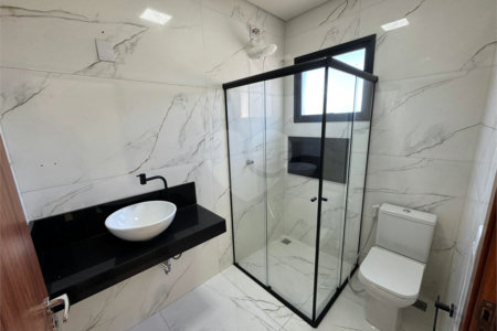 Casa à venda com 5 quartos, sendo 4 suítes, no condomínio Golden Ville, Itapetininga - SP