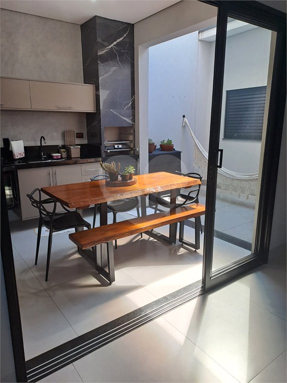 Casa à venda com 3 quartos, sendo 1 suíte, em Village Moutonnée, Salto, SP