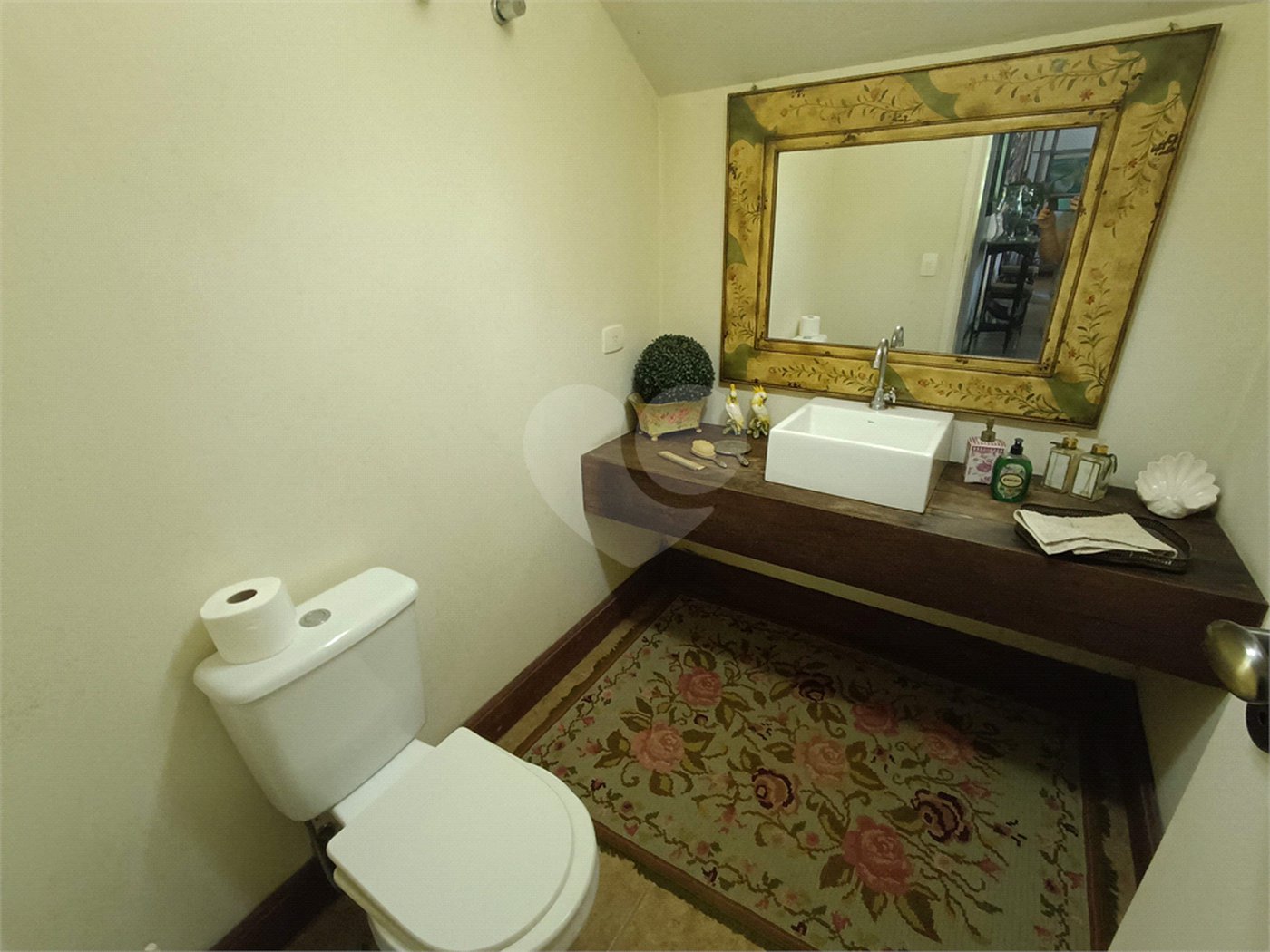 Casa à venda com 4 quartos, sendo 3 suítes, no condomínio Patrimônio do Carmo, São Roque - SP