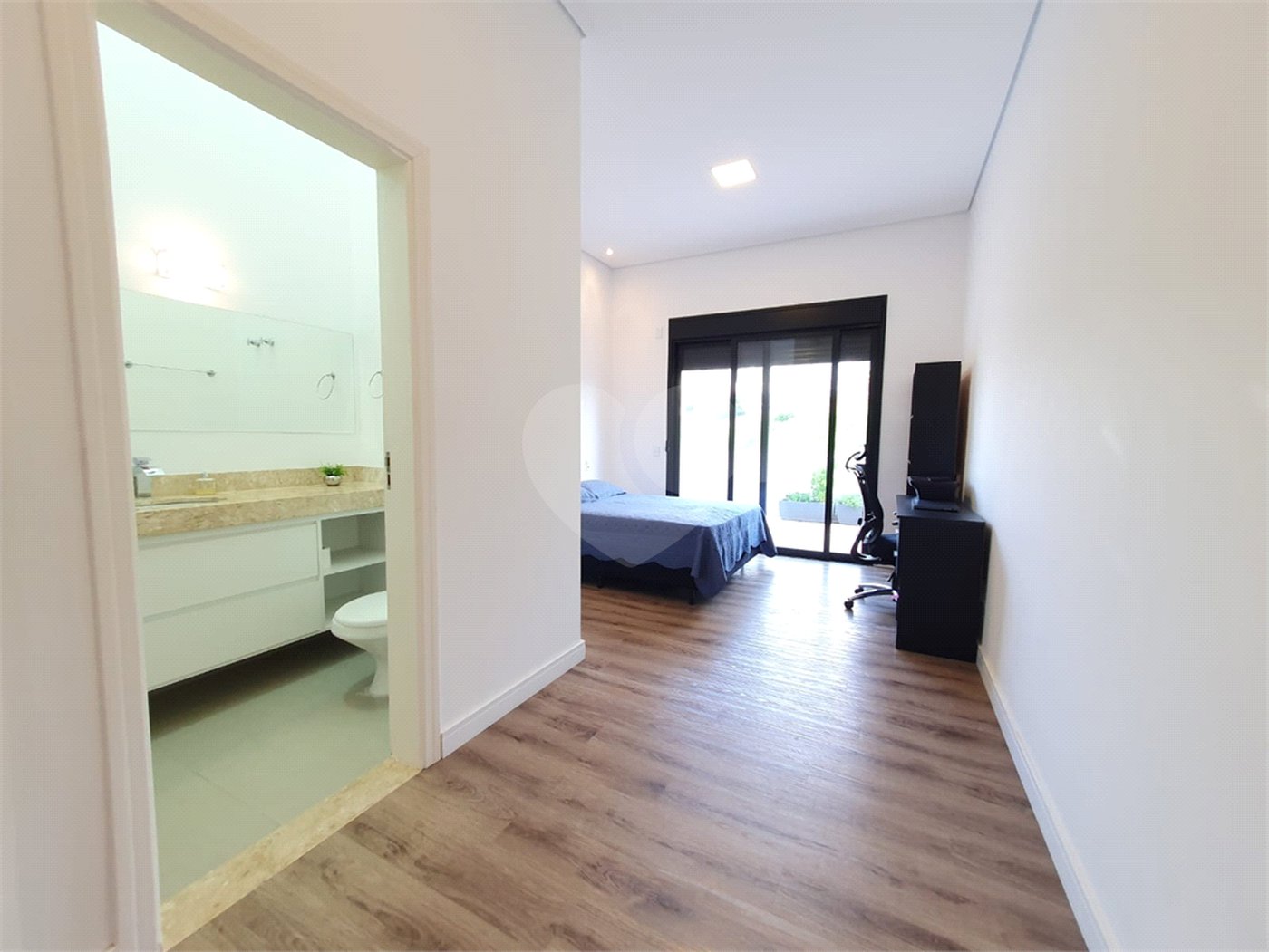 Casa à venda com 6 quartos, sendo 5 suítes, no condomínio Jardim Primavera, Louveira - SP