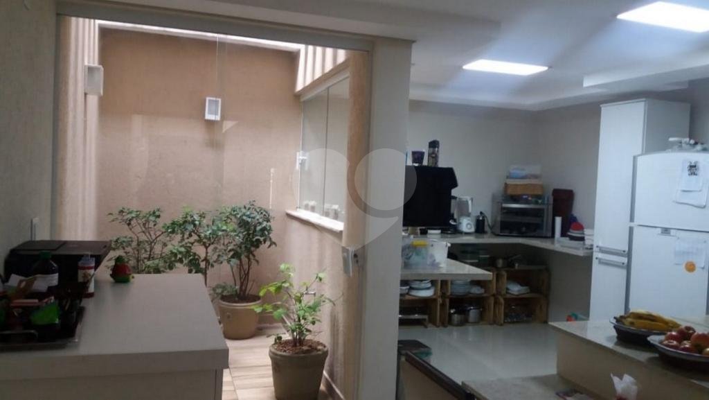 Sobrado à venda com 4 quartos, sendo 3 suítes, em Cambuci, São Paulo, SP