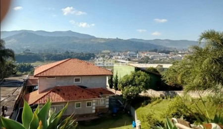 Chácara à venda ou locação no Jardim Estância Brasil – Atibaia/SP, com vista para a Pedra Grande