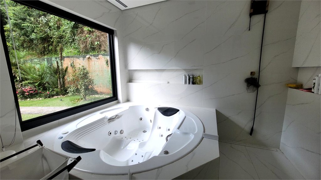 Casa à venda com 4 suítes no condomínio Parque Imperial da Cantareira, Mairiporã - SP