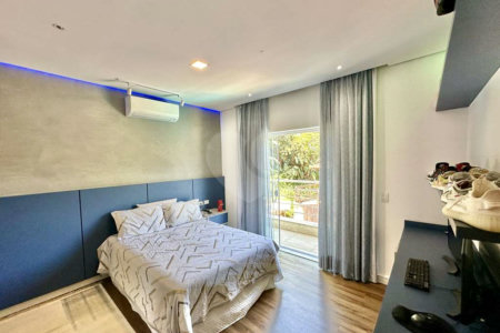 Casa à venda com 4 quartos, sendo 3 suítes, no condomínio Vilarejo, Carapicuíba - SP