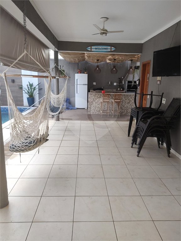 Casa à venda com 3 quartos, sendo 1 suíte, no condomínio Campos do Conde I, Paulínia - SP
