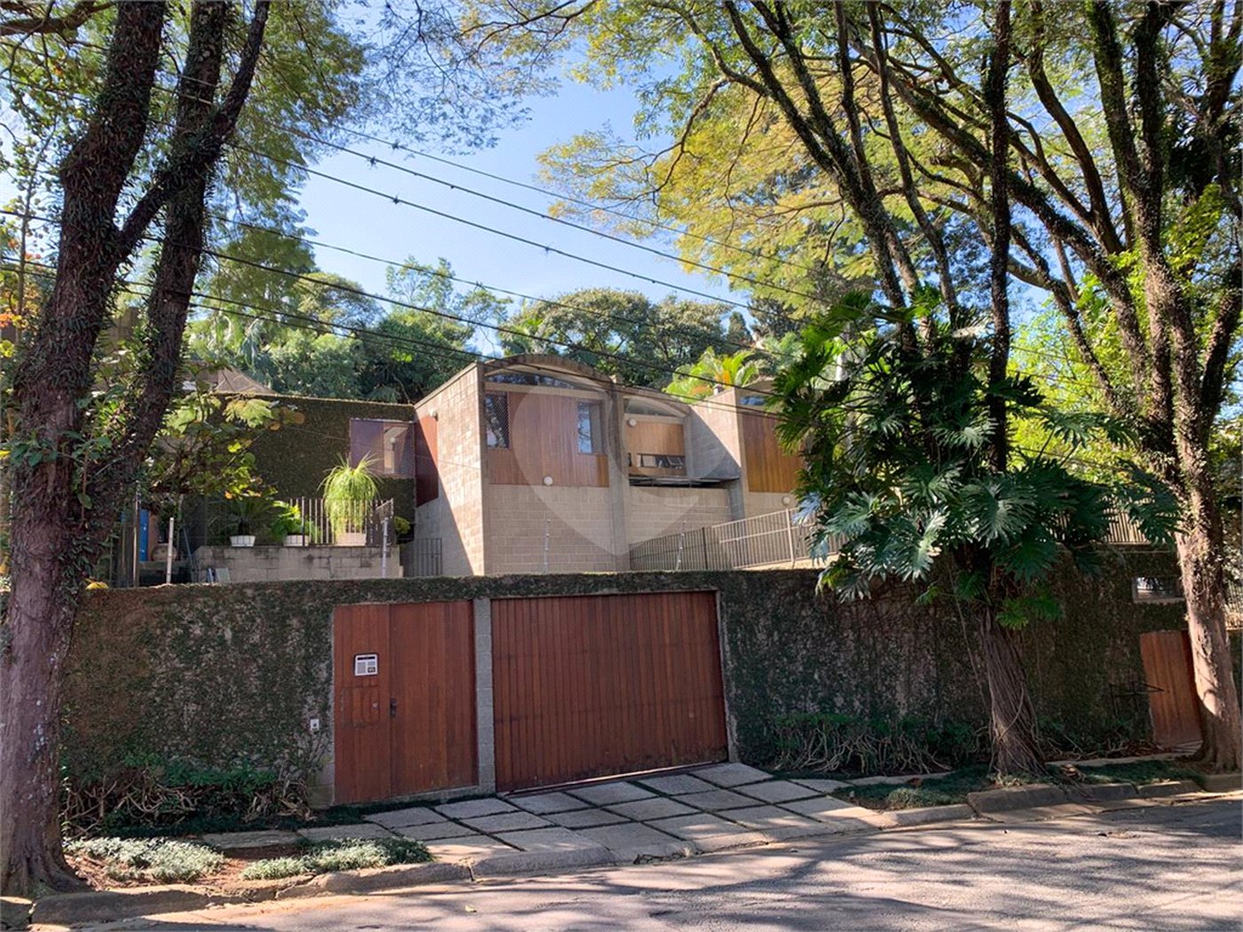 Casa à venda com 5 quartos, sendo 3 suítes, em Morumbi, São Paulo, SP