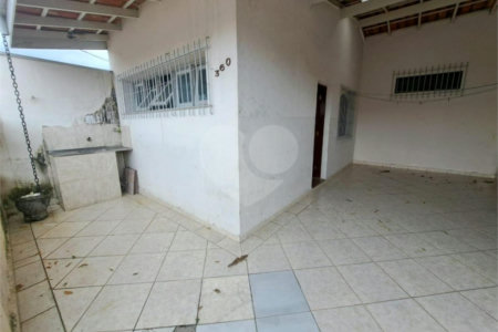 Casa à venda com 4 quartos, sendo 1 suíte, em Indaiá, Caraguatatuba, SP