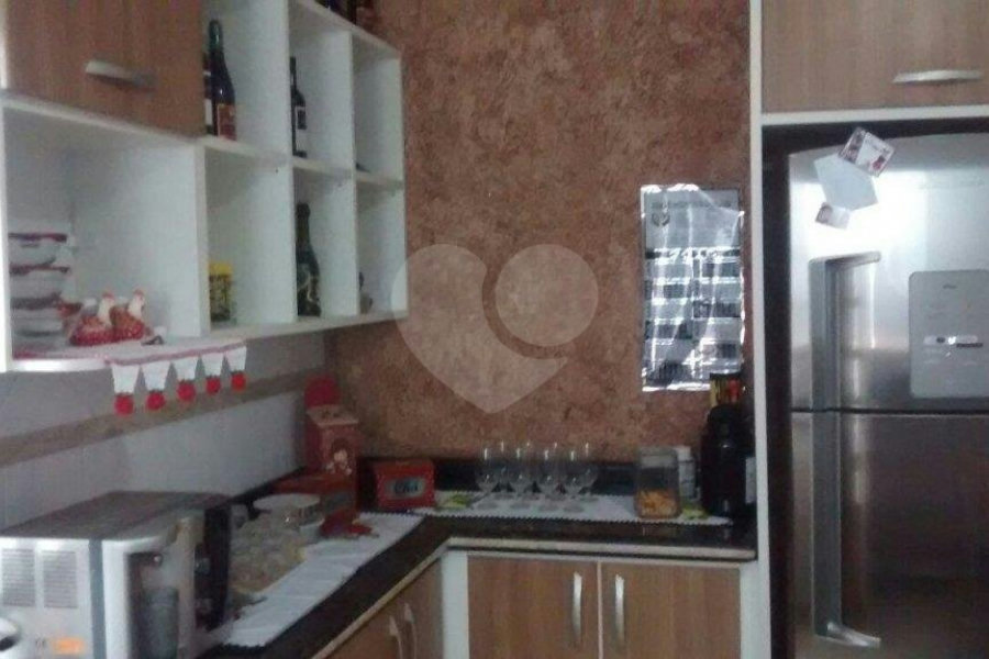 Sobrado à venda com 3 quartos, sendo 1 suíte, em Jardim Las Vegas, Guarulhos, SP