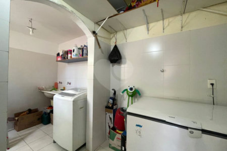 Casa à venda com 4 quartos em Santa Cruz, Rio de Janeiro, RJ