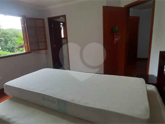 Sobrado à venda com 4 quartos, sendo 3 suítes,  em Serra da Cantareira, Mairiporã, SP