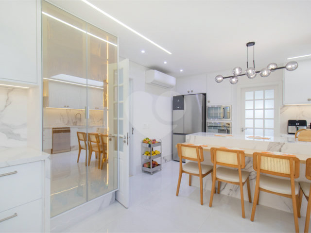 Casa à venda com 4 suítes no condomínio Conde D Eu, São Paulo - SP
