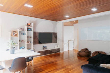 Casa à venda com 5 quartos, sendo 4 suítes, no condomínio Figueira Garden, Atibaia - SP