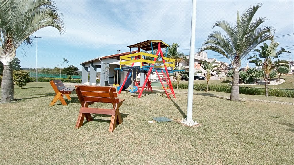 Casa à venda com 3 suítes no condomínio Vita Verdi, Valinhos - SP