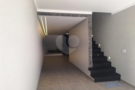 Sobrado à venda com 3 quartos, sendo 1 suíte, em Vila São Geraldo, São Paulo, SP