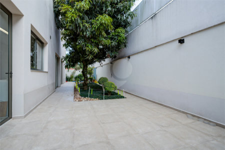 Casa à venda com 5 suítes em Jardim Cordeiro, São Paulo, SP