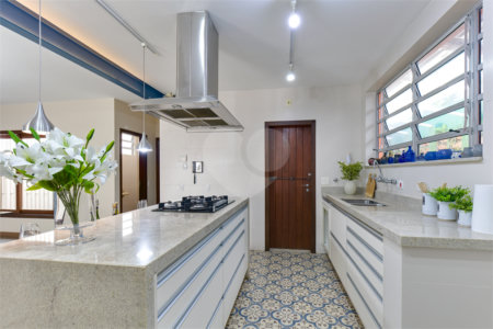Casa Térrea à venda com 4 quartos, sendo 2 suítes, em Alto da Boa Vista, São Paulo, SP