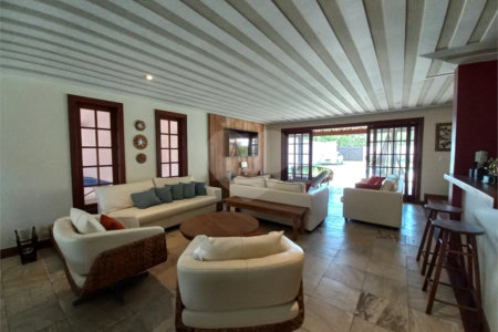 Casa à venda com 4 quartos, sendo 3 suítes,  em Geribá, Armação dos Búzios, RJ