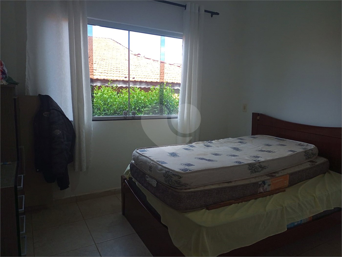 Casa à venda com 4 quartos, sendo 1 suíte,  no condomínio Village da Serra, Araçoiaba da Serra - SP