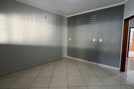Casa à venda com 4 quartos, sendo 1 suíte,  em Jardim Maristela, Três Lagoas, MS