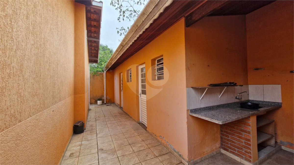 Casa para alugar com 3 quartos, sendo 1 suíte, no condomínio Santa Mônica, Atibaia - SP