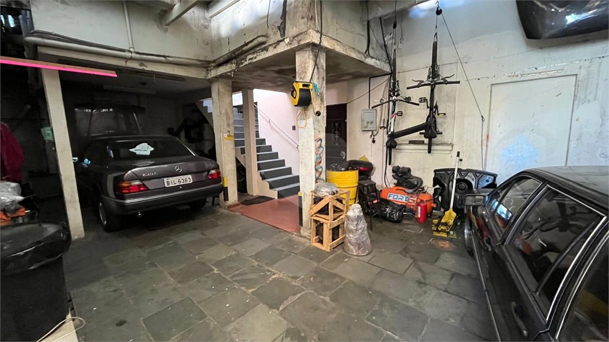 Casa à venda com 8 quartos, sendo 1 suíte, em Vila Mariana, São Paulo, SP