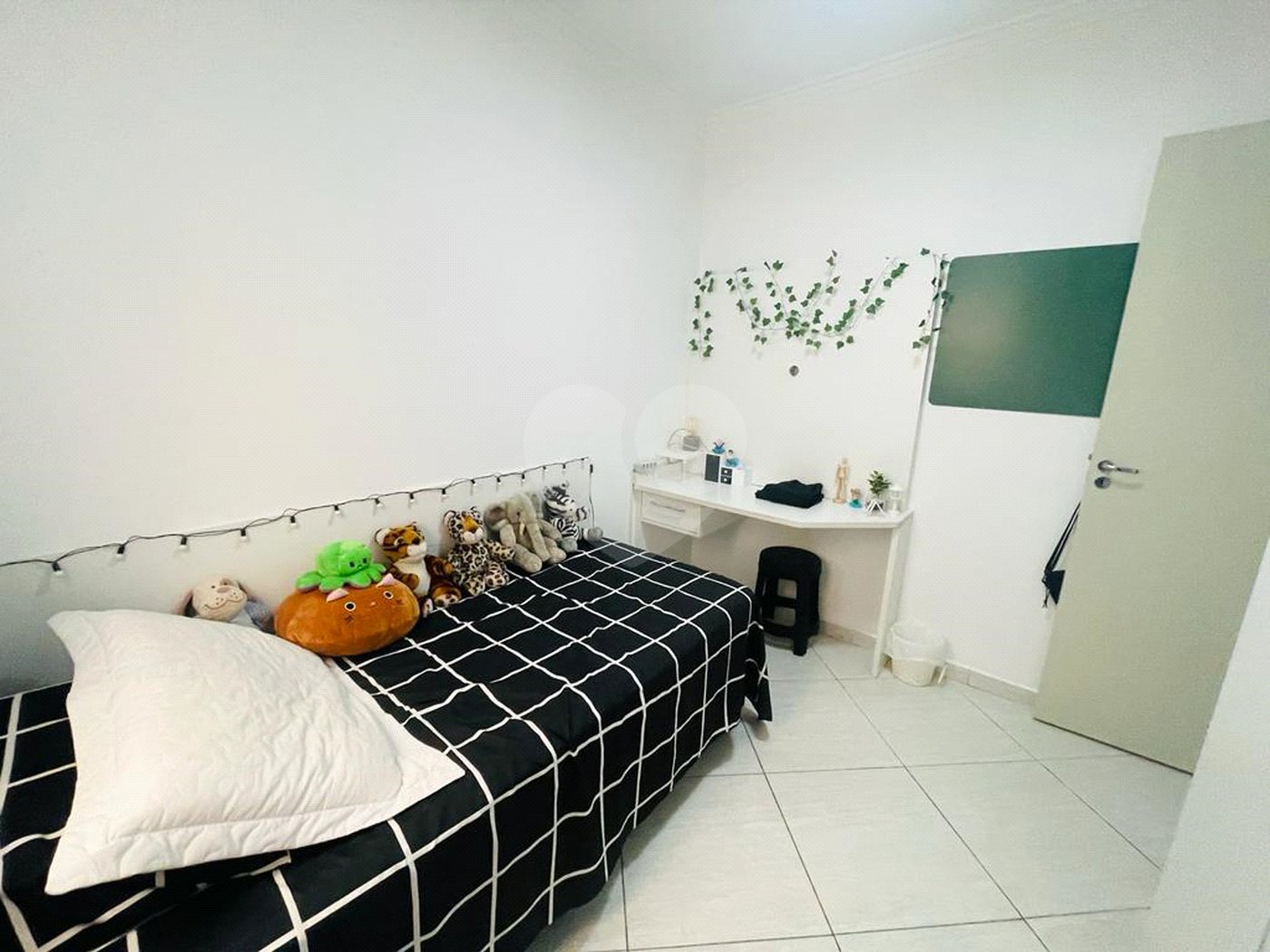 Casa à venda com 3 quartos, sendo 1 suíte,  no condomínio Rafaela I, São Paulo - SP